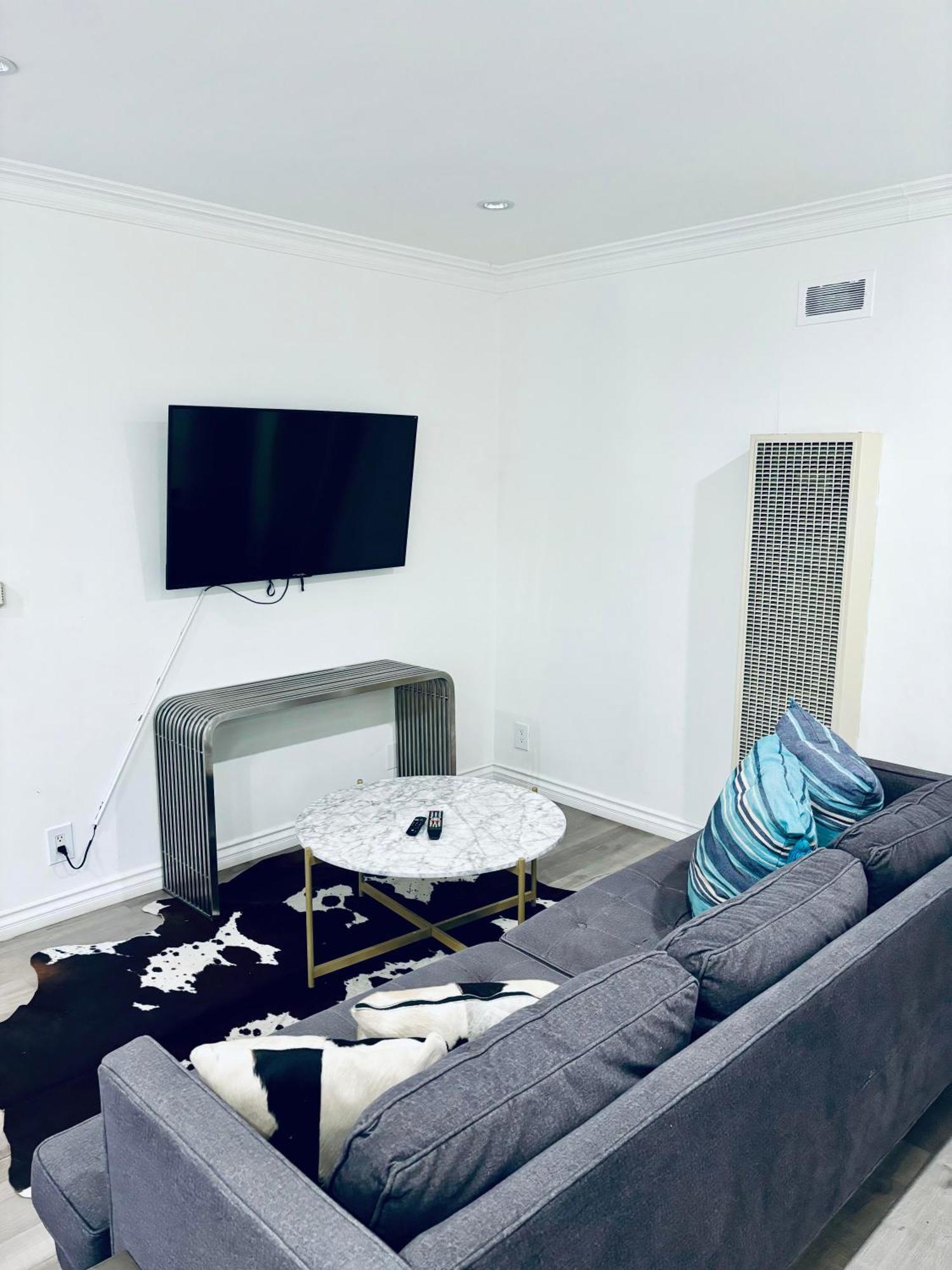Modern, 1 Bed Condo, Downtown Century City Лос Анджелис Екстериор снимка